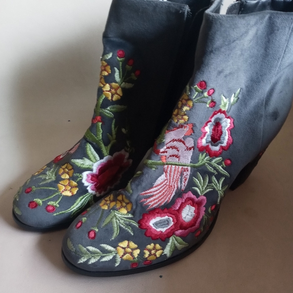 Rebel Collection Boots - Picture 2 of 2